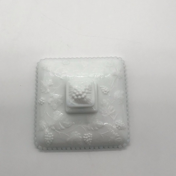 FENTON VINTAGE HARVEST GRAPE MILK GLASS CANDY DISH - Picture 7 of 8